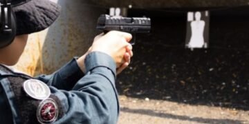 Homem é preso com arma da PMMS após ocorrência em bar