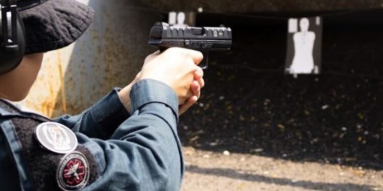 Homem é preso com arma da PMMS após ocorrência em bar