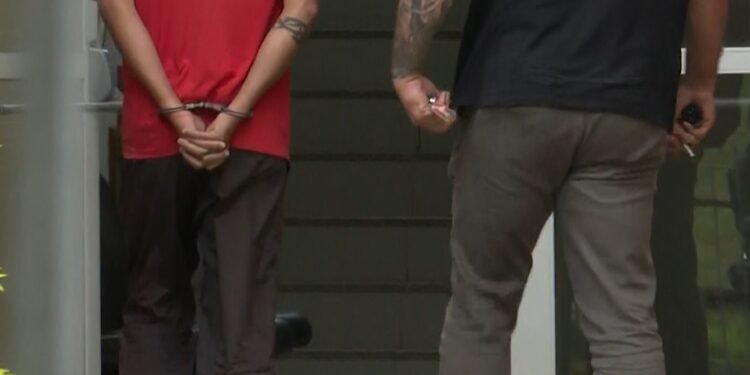Integrantes de facção recolhem assinaturas para projeto de lei que flexibiliza visitas íntimas em presídios e são presos em operação no Paraná