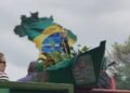 Procissão fluvial reúne embarcações e leva imagem de Nossa Senhora Aparecida em jangada ecológica no interior de SP