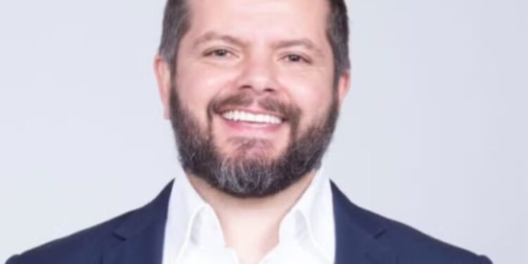 Mandato de vice-prefeito de Itaúna tem extinção confirmada pela Justiça por saída do Brasil sem autorização
