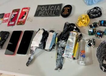 Policial penal e detento são presos por entrada de drogas e celulares em presídio de MT